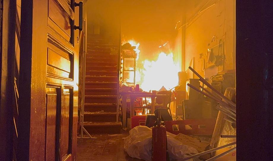 Apatzingán: Incendian Palacio de Gobierno; estos son los daños