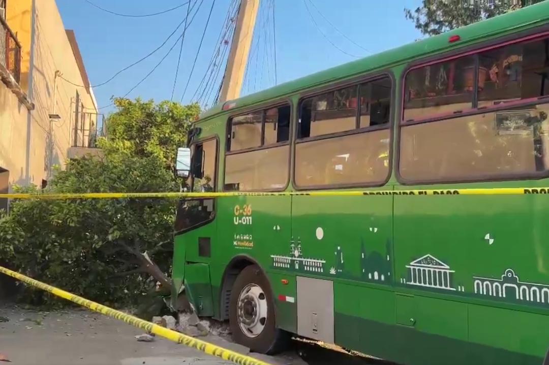 Transporte público: Ruta 612 choca contra vehículo y deja 20 heridos
