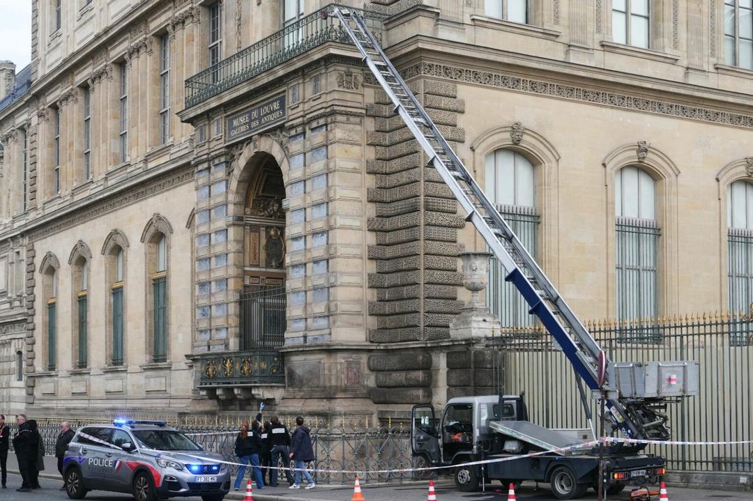 Francia: Dos nuevos imputados por el robo en el Museo Louvre