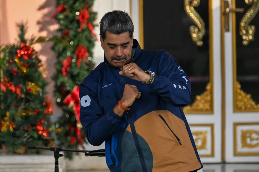 Nicolás Maduro se pone bailar pese a ser acechado por EU