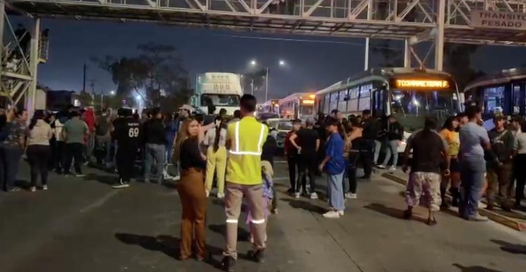 Tlaquepaque: Manifestación de personas cierra Periférico Sur