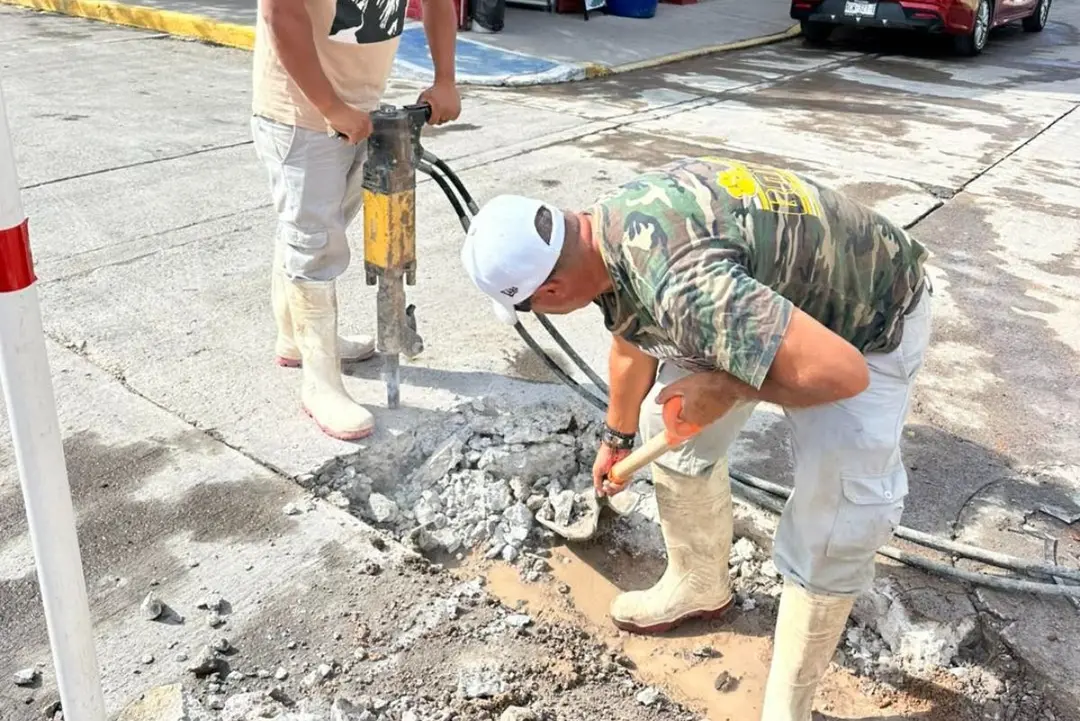 Aguascalientes: MIAA atiende fuga de agua en colonia Talamantes Ponce bajo supervisión del alcalde