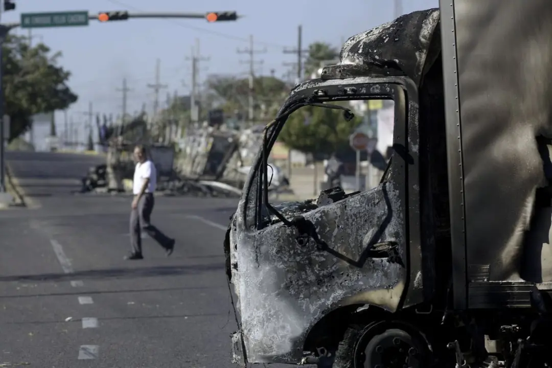 Escuinapa: Hallan camioneta con cuerpos calcinados tras ataques