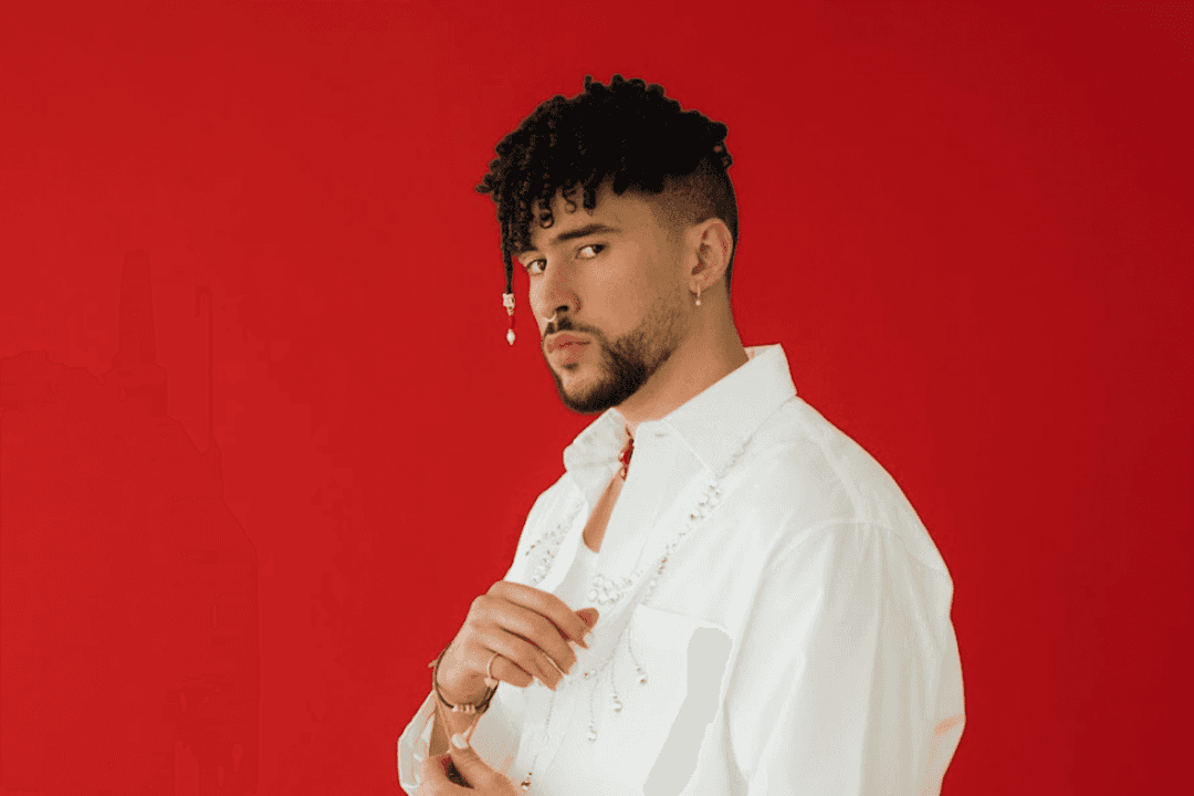 Bad Bunny asiste a las luchas en la Arena México