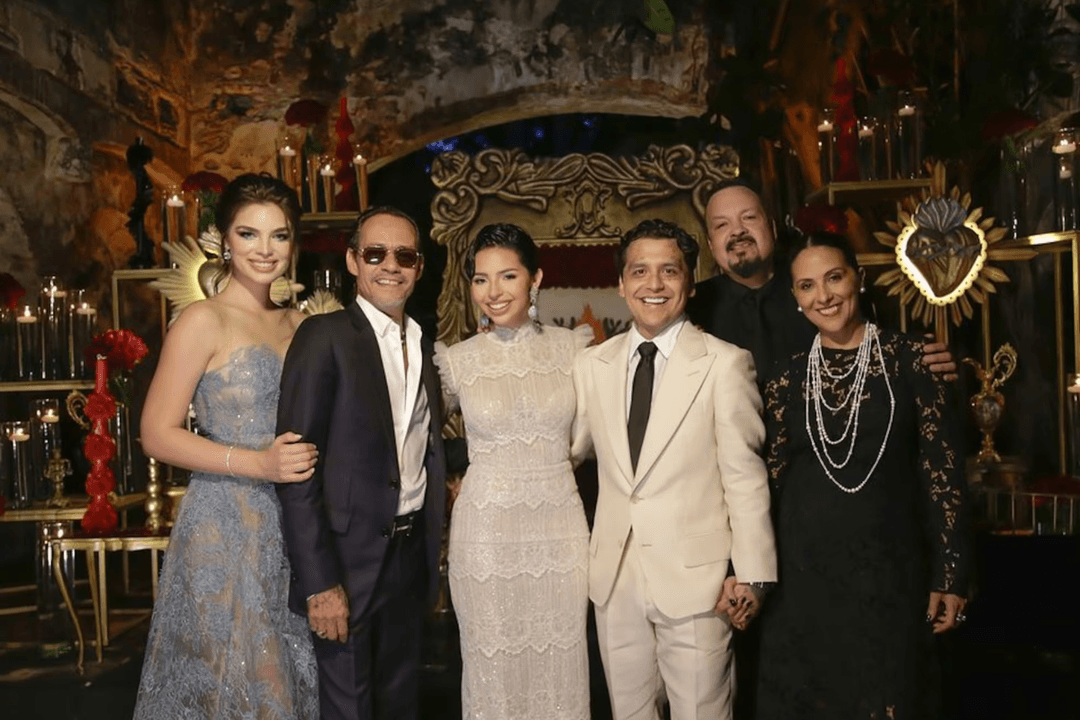 Familia Aguilar enfrenta críticas tras entregar juguetes a niños en Navidad