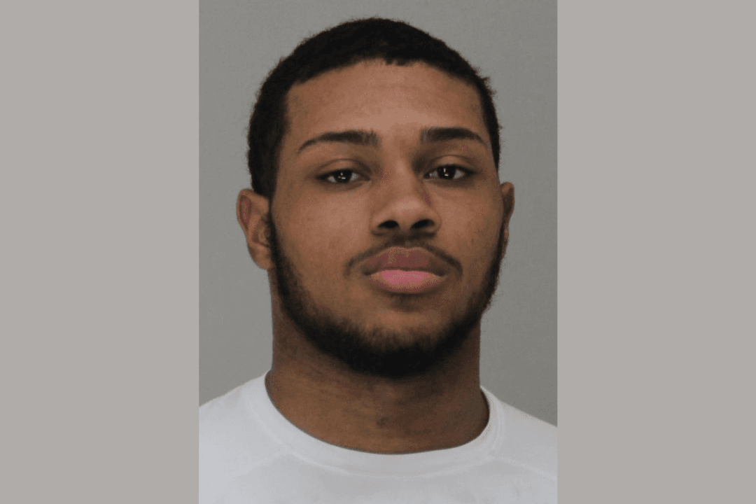 Dallas: Jugar de fútbol americano es arrestado por dispar a un compañero