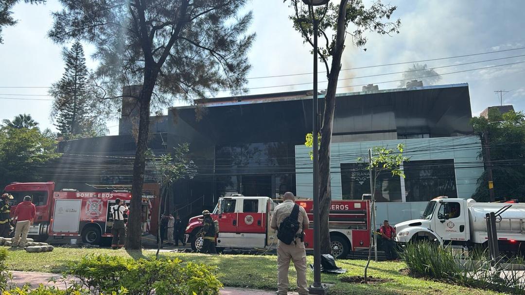 Guadalajara: ¡Última hora! Se incendia un antro sobre Pablo Neruda