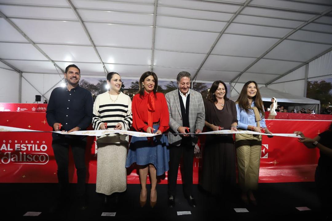 Ilusionante: Centro de Zapopan inaugura pista de hielo en festejos navideños