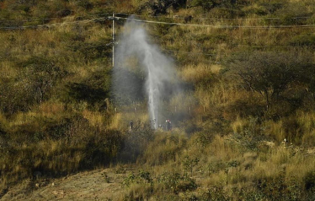 Tlajomulco: Hucachicoleo provoca fuga y cierre vial