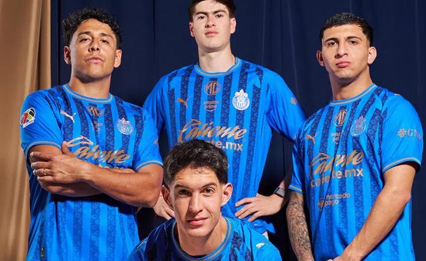 Chivas presenta uniforme conmemorativo a su aniversario