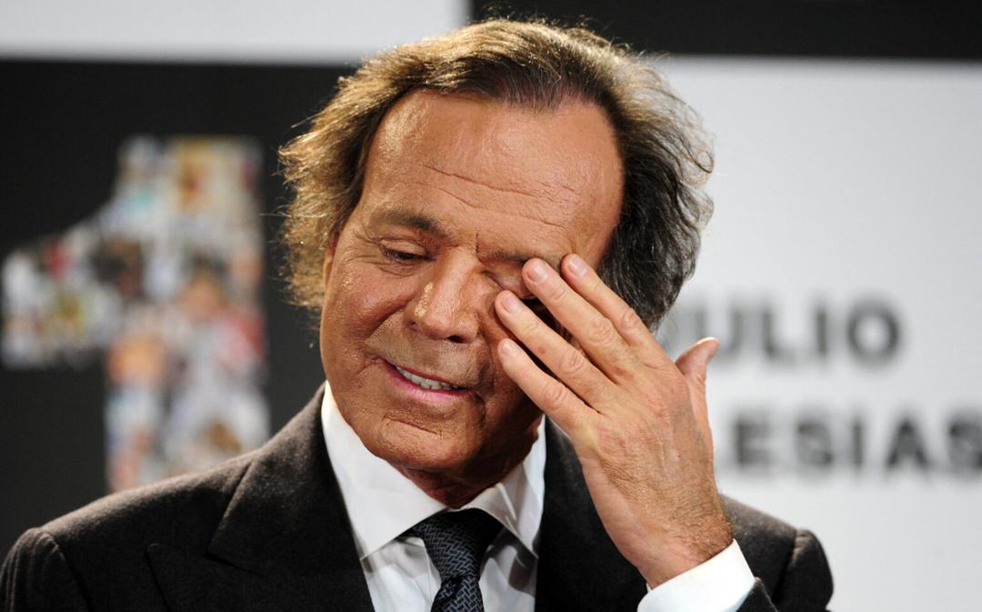 Julio Iglesias es acusado de abuso sexual a dos mujeres
