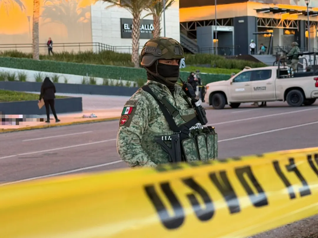 Culiacán: Hallan a hombre sin vida y con fotografías en lona