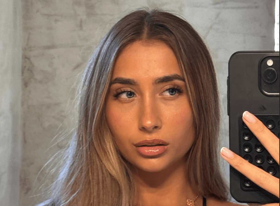Lily Phillips se bautiza para ‘reconectar con su fe cristiana’