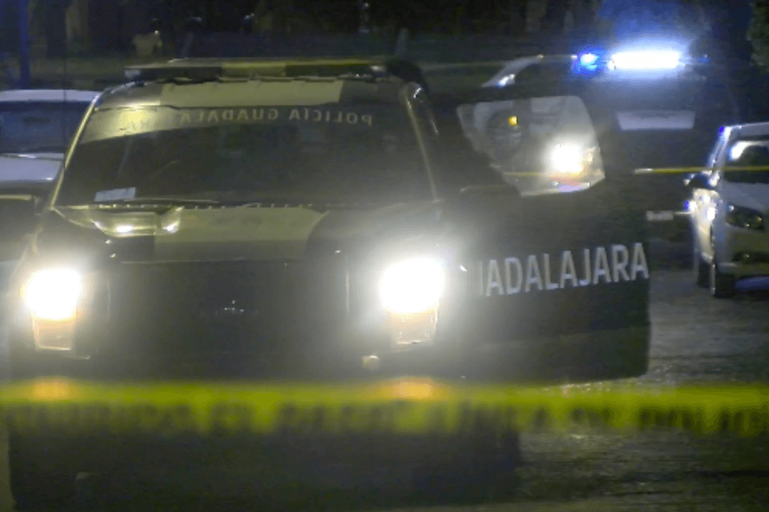 Guadalajara: Hombres intenta robar camioneta y escolta repela el asalto