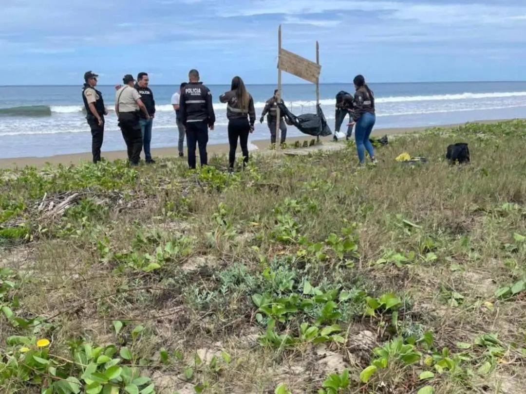 Ecuador: Encuentran cinco cabezas exhibidas en una playa