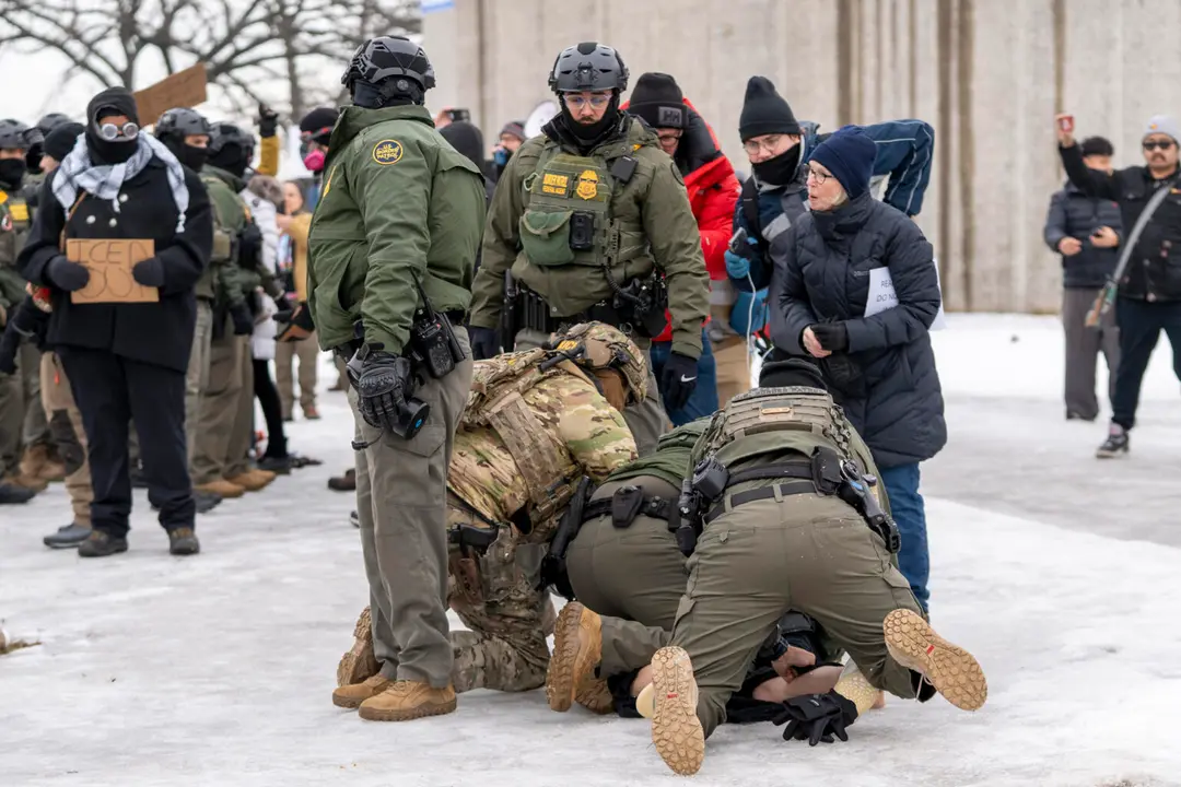 Minneapolis: Detienen a ocho personas tras muerte a manos del ICE