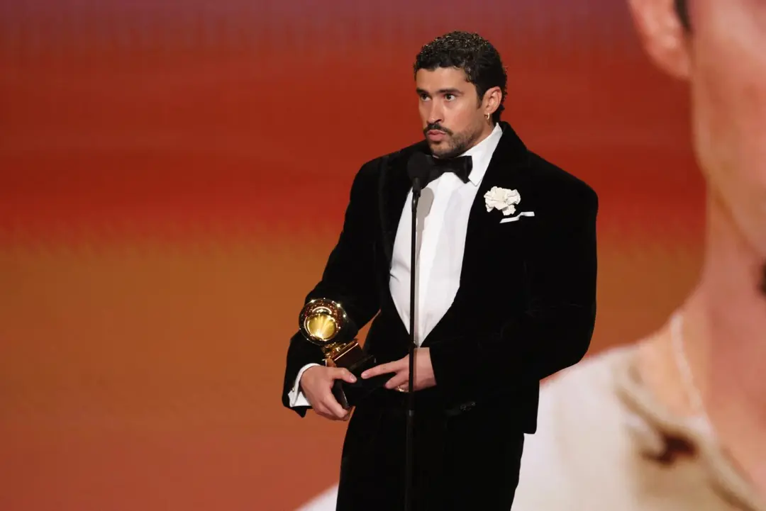 Bad Bunny arremete contra el ICE durante los Grammys