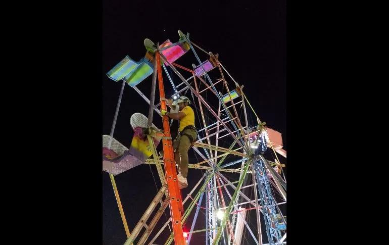 Culiacán: Rescatan a personas atrapadas en juego mecánico