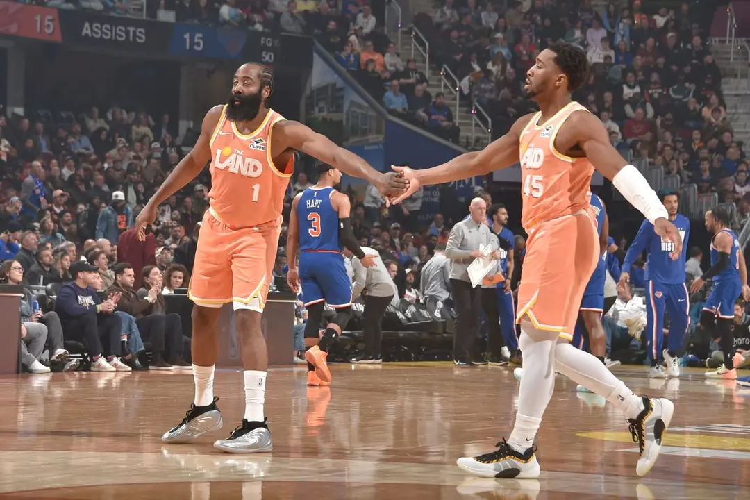 NBA: Harden y los Cavs vencen a los Knicks
