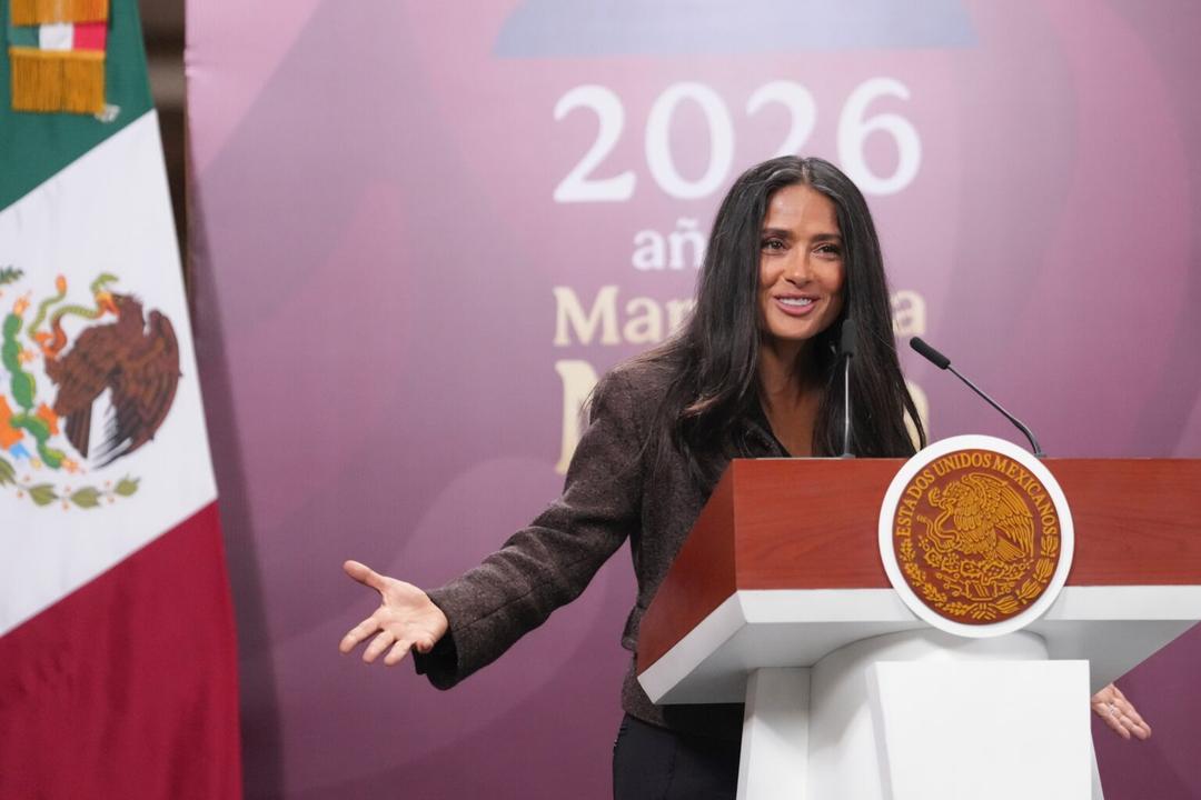 Salma Hayek enaltece a Claudia Sheinbaum en evento para cine mexicano