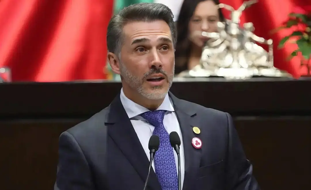 Sergio Mayer: Morena suspende derechos políticos por ir a reality