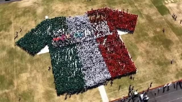Chiapas: México rompe récord y muestra la playera más grande del mundo