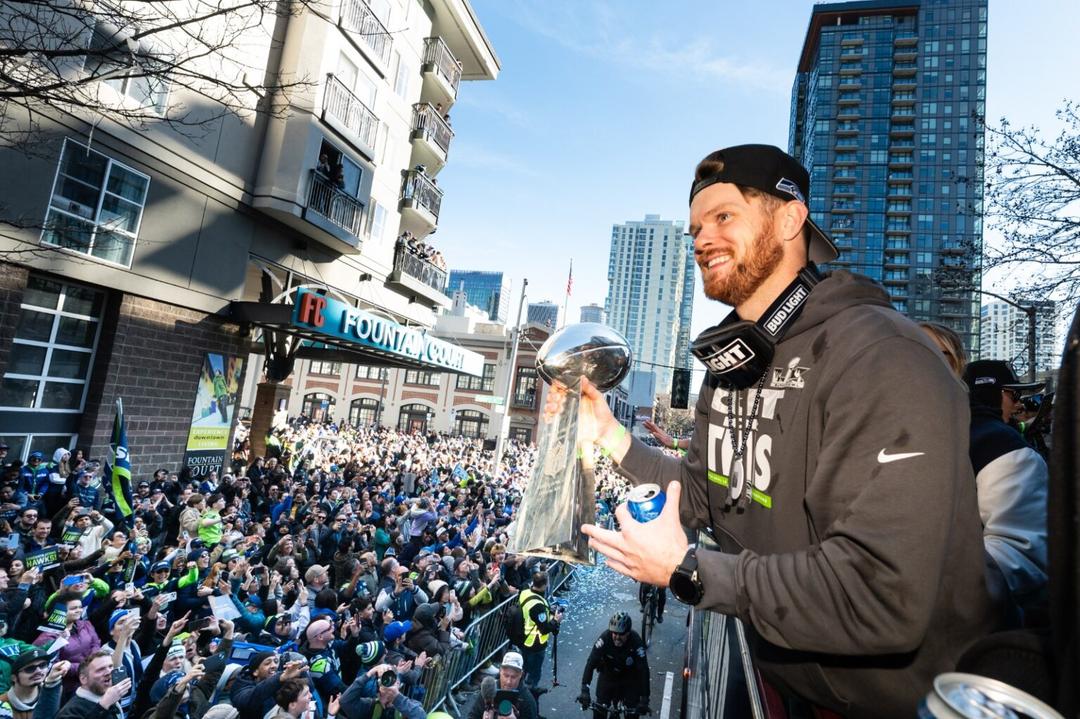 Seahawks toman las calles de Seattle para festejar el Super Bowl