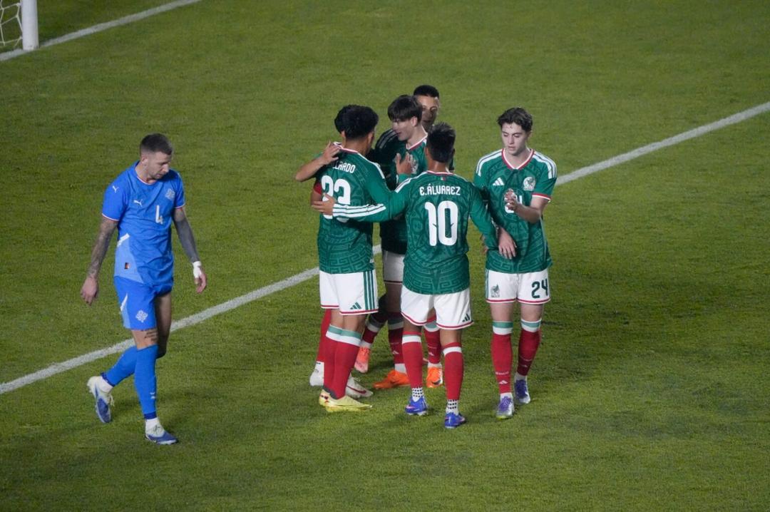 México golea 4-0 a Islandia en La Corregidora