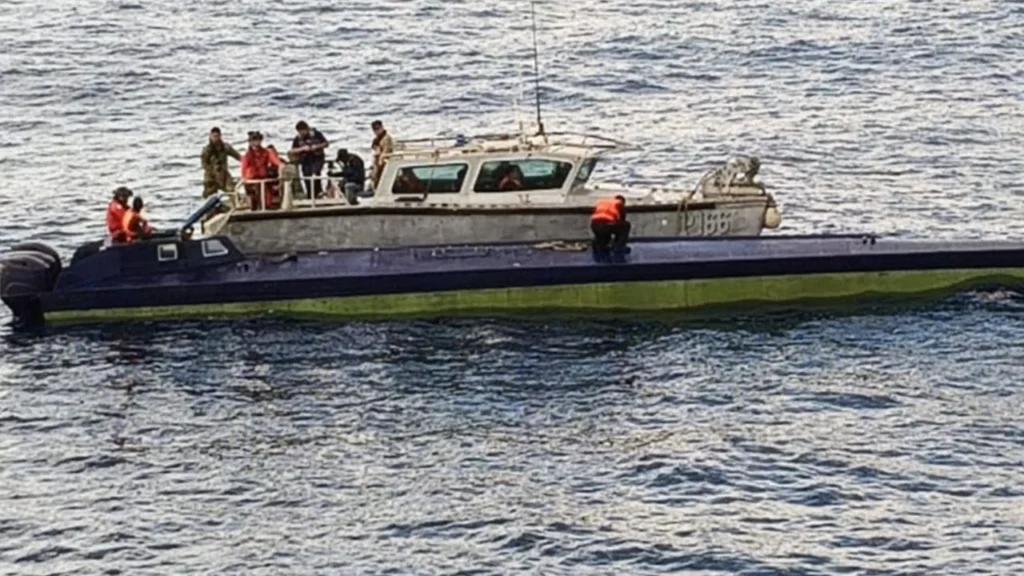 Colima: Asegura semisumergible con toneladas de cocaína; hay tres detenidos