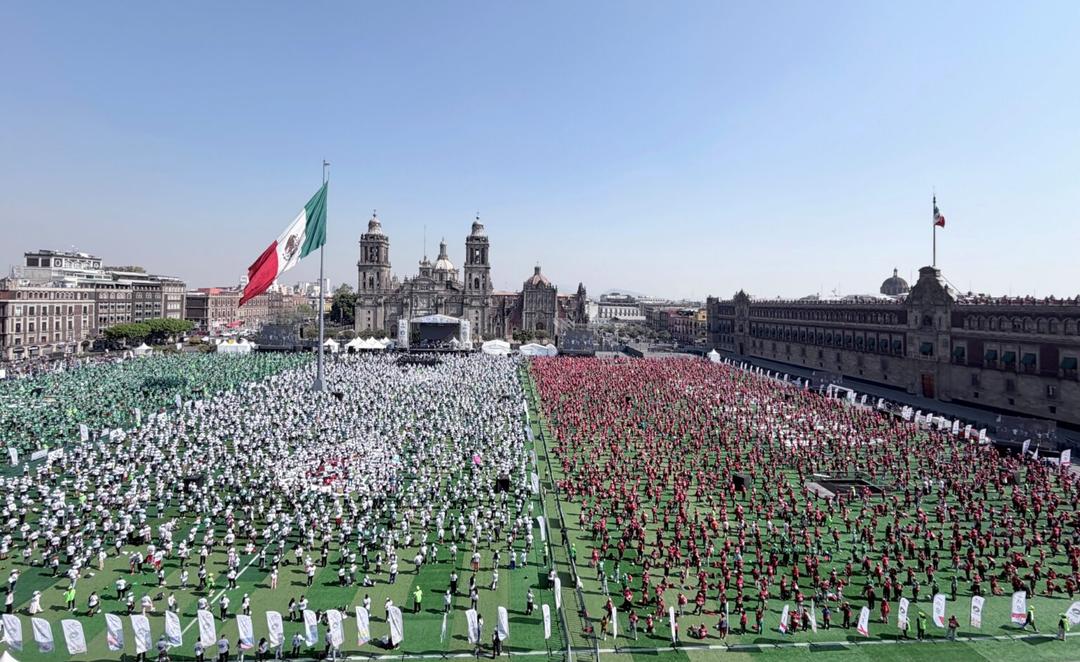 Clase de futbol logra el Récord Guinness al ser la más grande del mundo