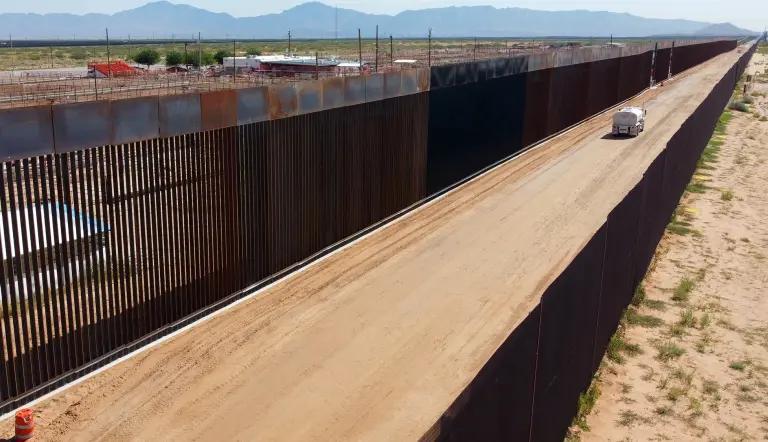 EU levanta muro para frenar migración en frontera con México
