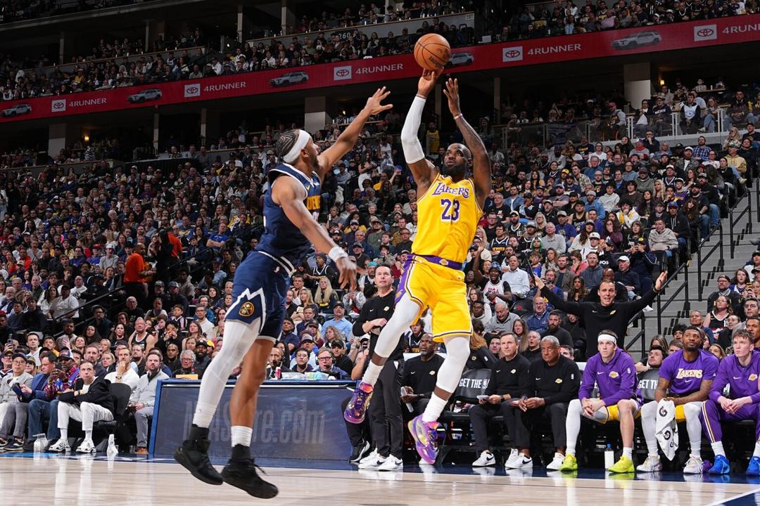 NBA: LeBron James bate otro récord; Spurs derrotan nuevamente a Detroit