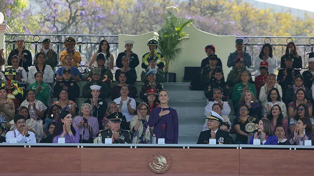 Sheinbaum reconoce a las mujeres en el marco del 8M