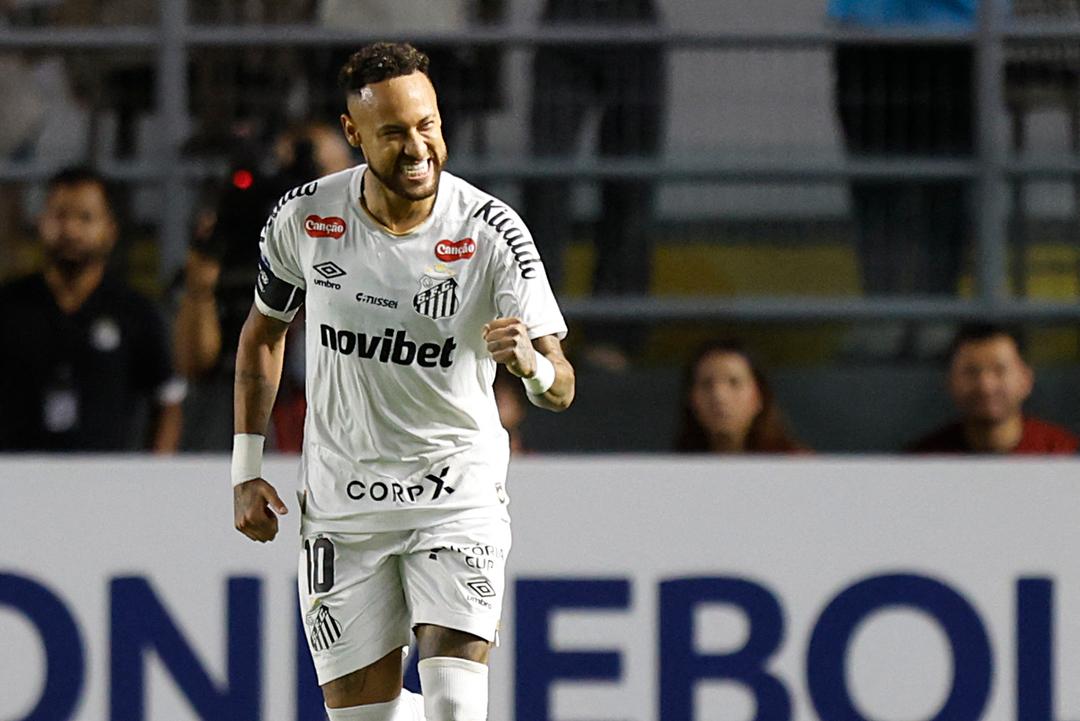 Neymar reaparece con gol en el empate del Santos
