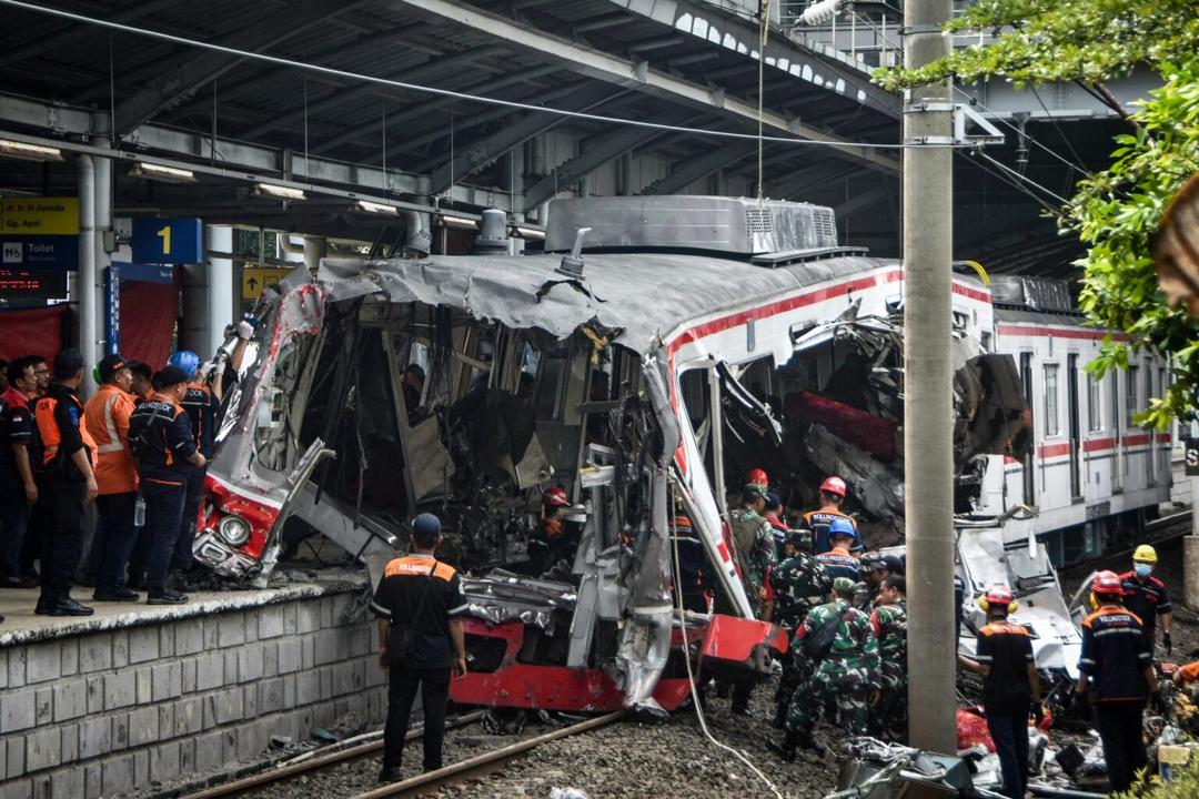 Indonesia: Choque de dos trenes deja 15 muertos y decenas de heridos