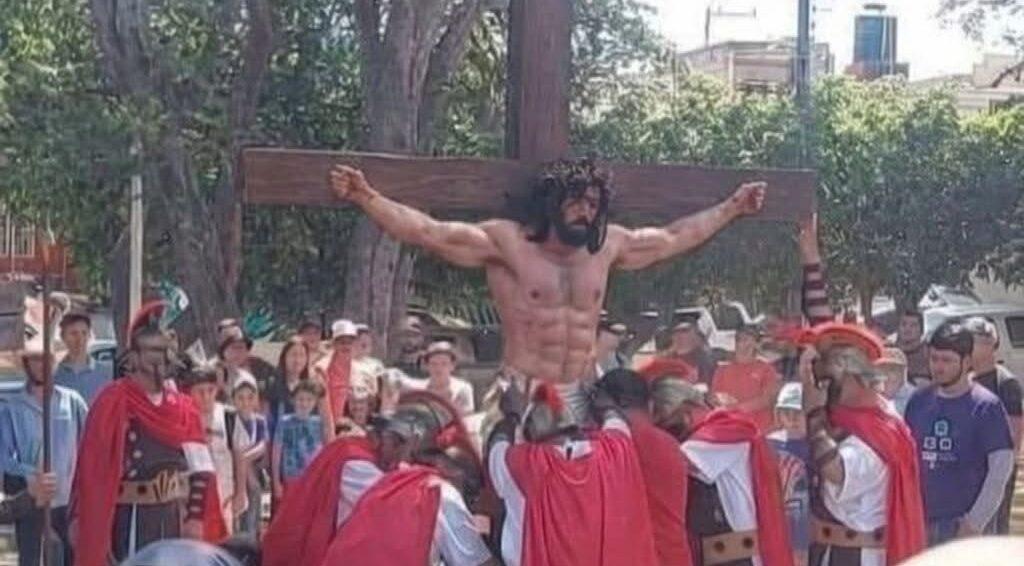VIRAL: Se viraliza en redes un Jesús musculoso
