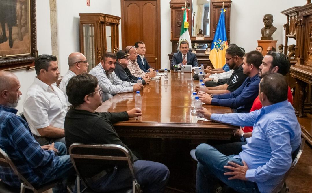 Gobierno de Jalisco establece acuerdos con conductores de vehículos de plataforma