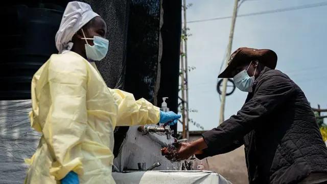 Ébola: OMS alerta por rápida propagación en Congo