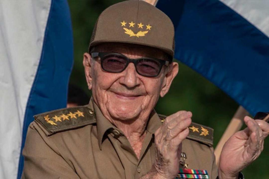 EU presenta cargos contra Raúl Castro