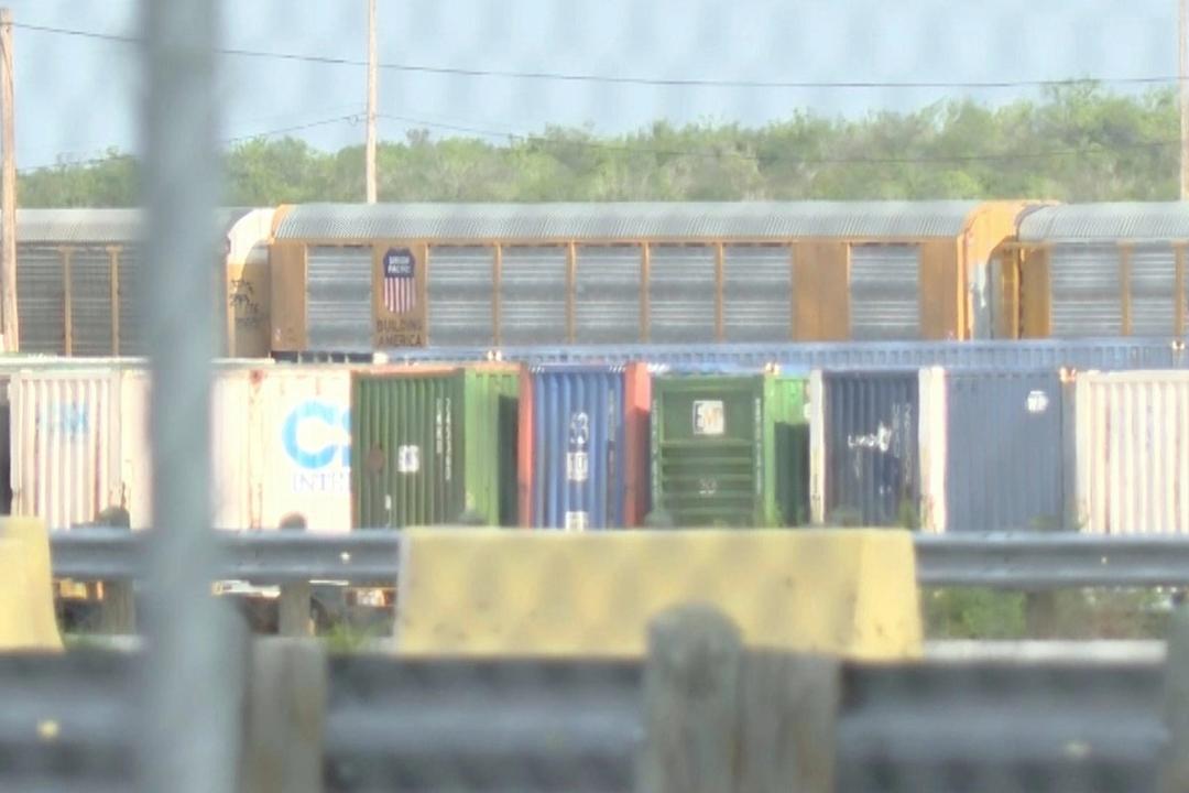 Texas: Hallan sin vida a tres mexicanos dentro de tren