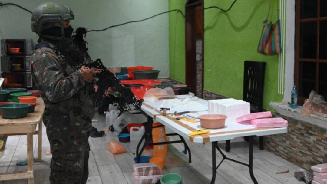Guatemala desmantela megalaboratorio de cocaína en frontera con México