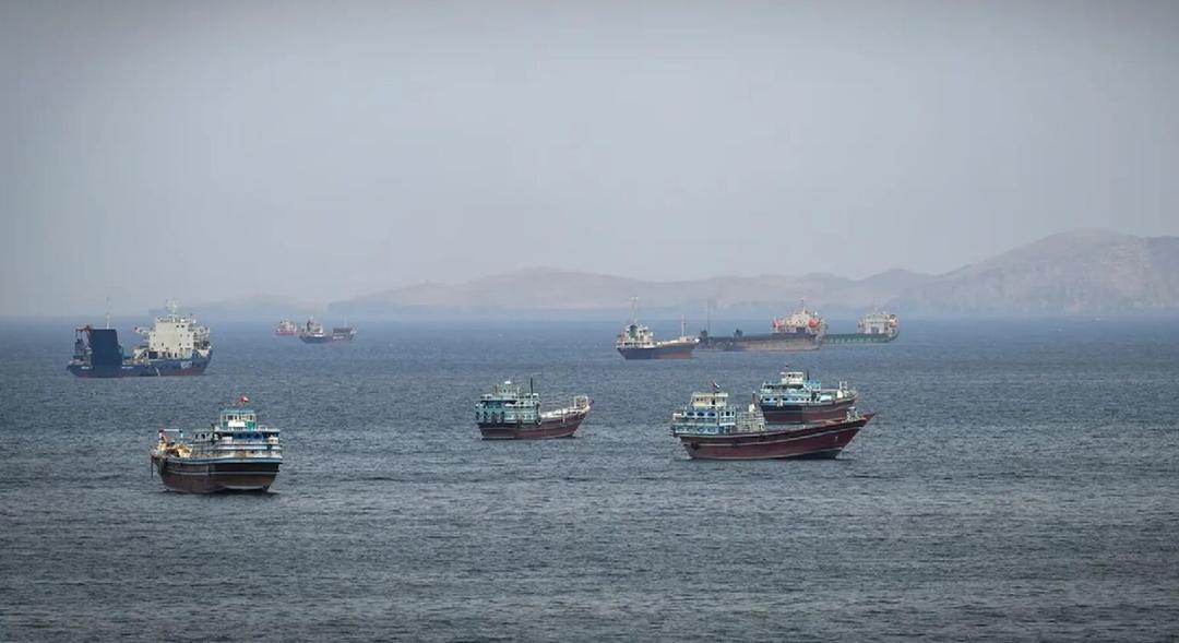 Irán amenaza con atacar al ejército de EU si se acerca al estrecho de Ormuz