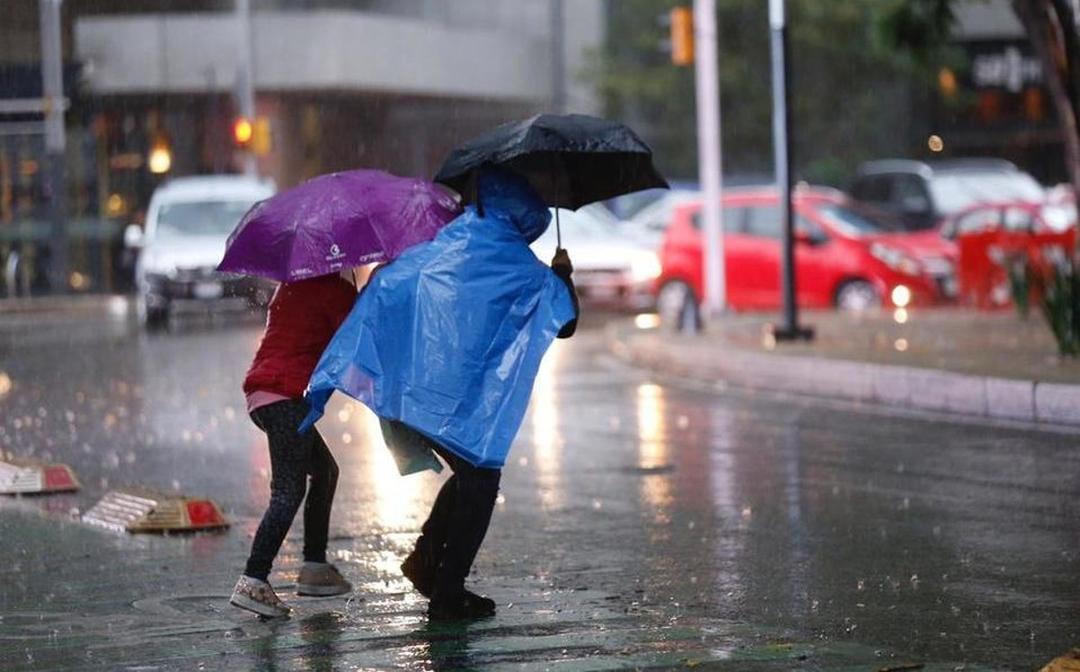 Lluvias en AMG: Zonas y horarios en donde sorprenderá la llovizna HOY