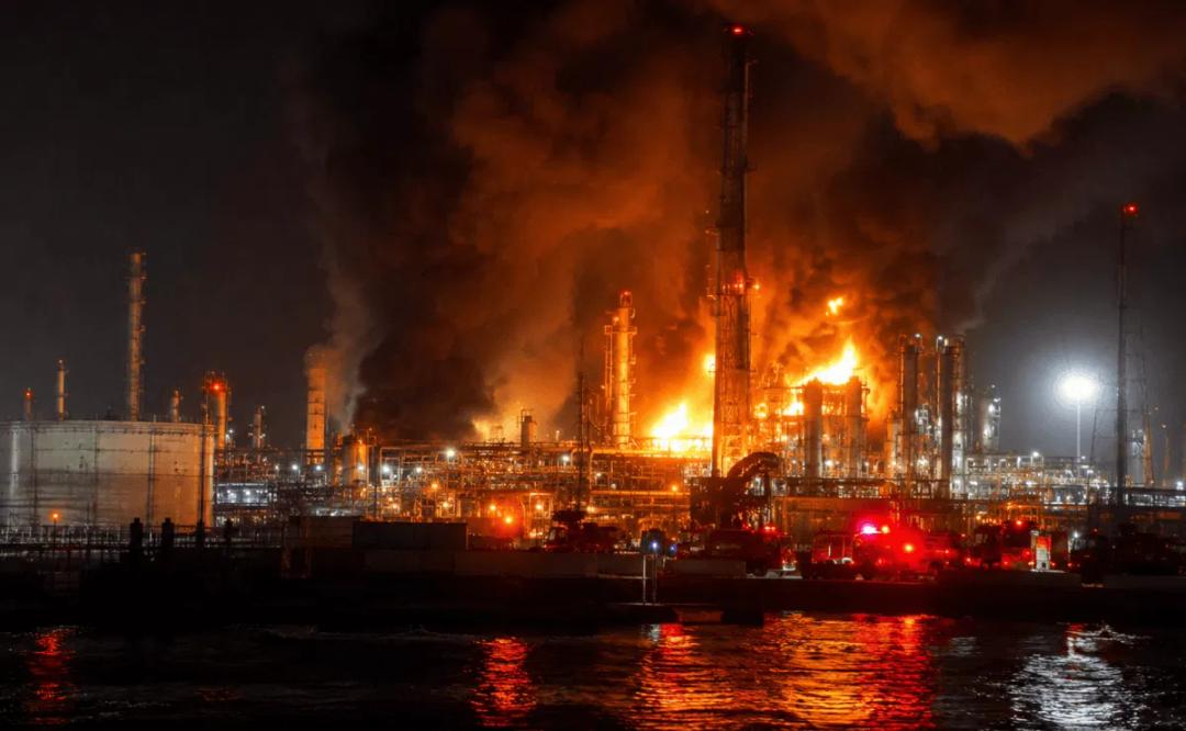 Refinería de Salina Cruz: Explosión e incendio activan protocolos de emergencia