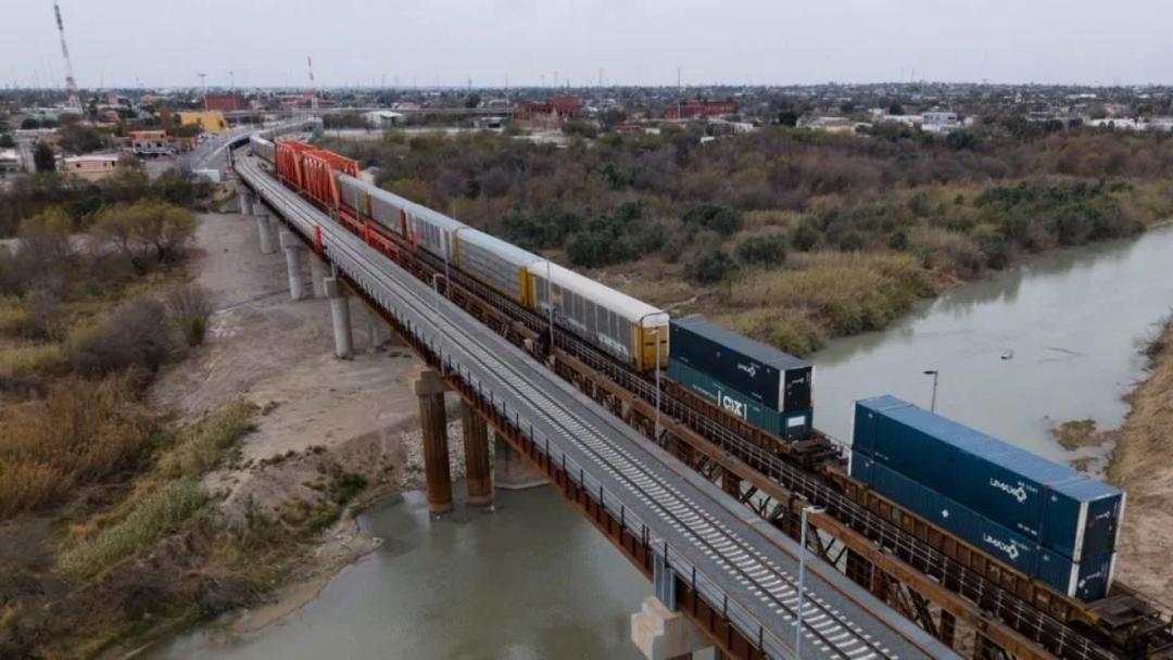 Texas: Encuentran a seis personas muertas en un vagón de carga