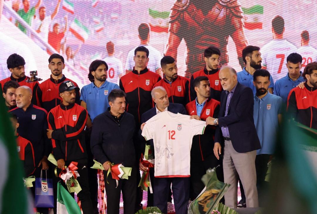Irán despide a su selección de futbol con rumbo a EU