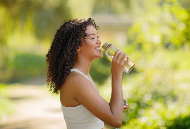 ¿Cuánta agua tomar al día? Esto recomienda la edad y el cuerpo