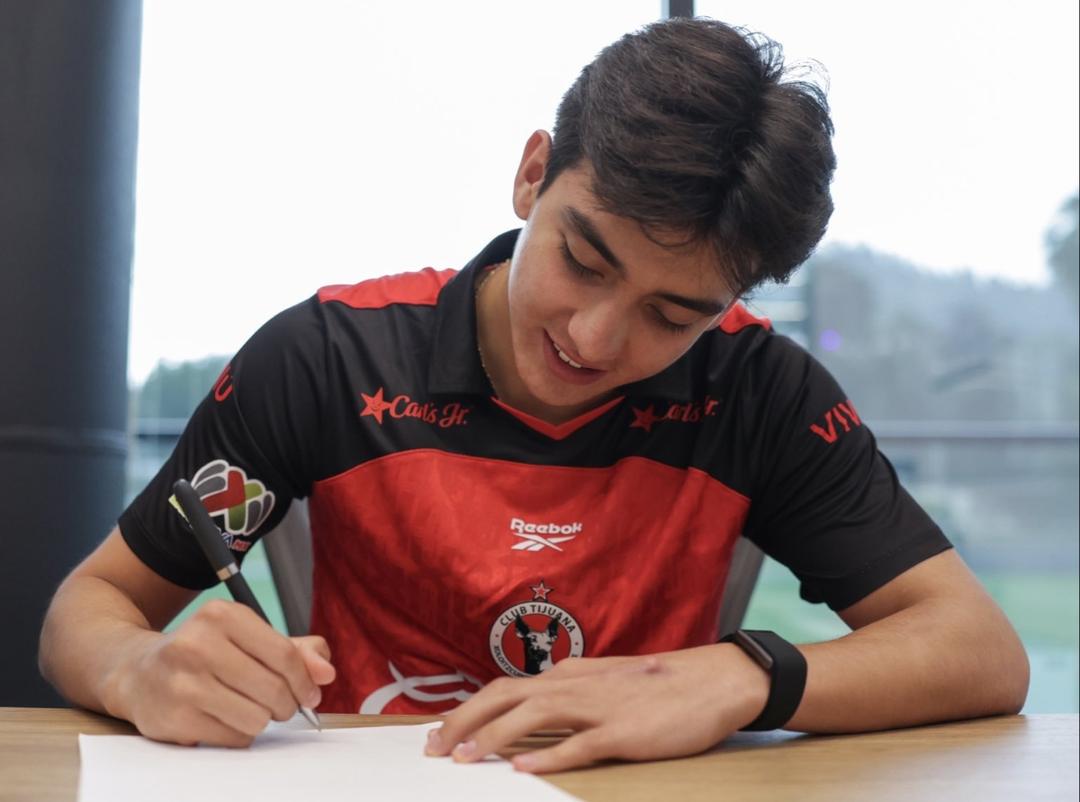 Gilberto Mora renueva por tres años con los Xolos de Tijuana