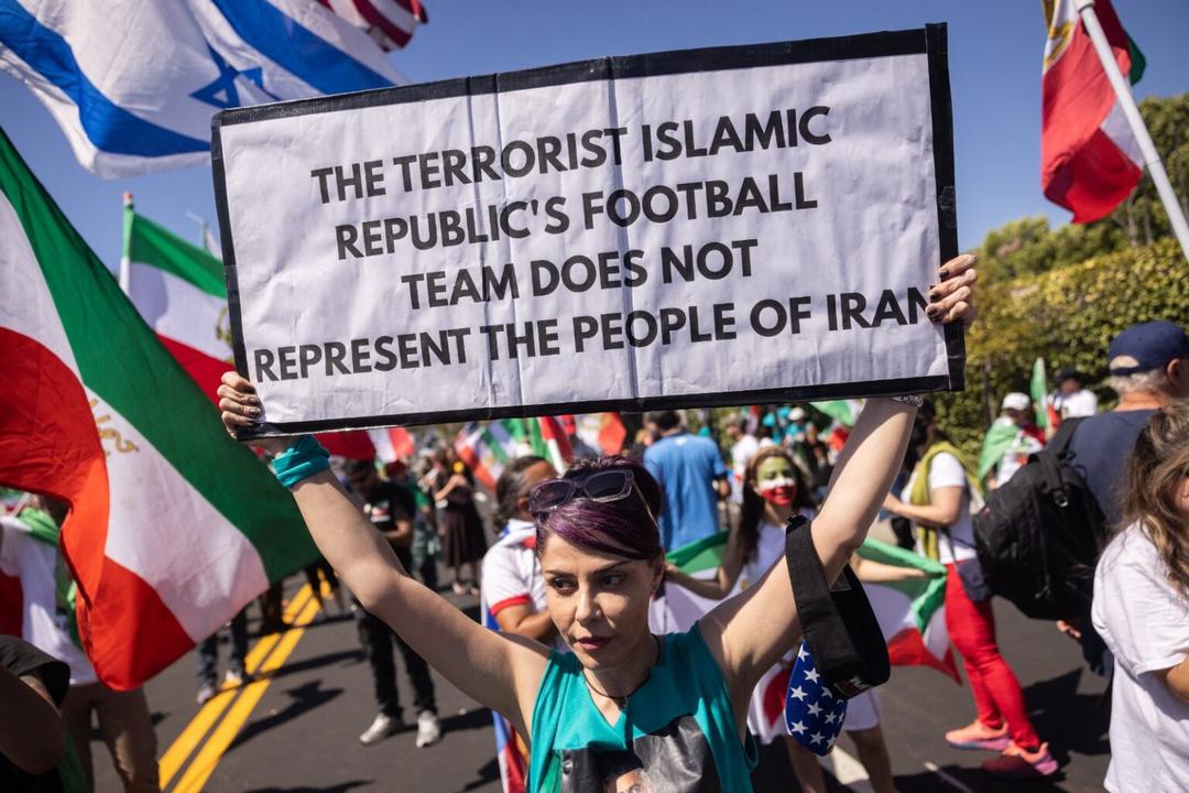 Los Ángeles: Comunidad iraní protesta contra su propia selección