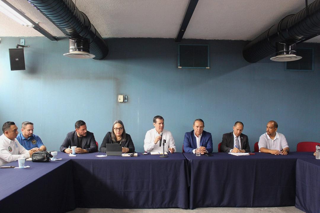 SETRAN y Gabinete de Seguridad instalan mesas de trabajo con conductores de plataformas